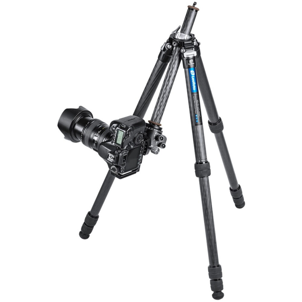 Leofoto LO-284C Tripod gevoerde draagtas met handgrepen en verstelbare schouderriem op witte achtergrond.