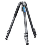 Leofoto LVM-324C Tripod uitgeklapt statief met nivelleerbare halbschaal in vooraanzicht