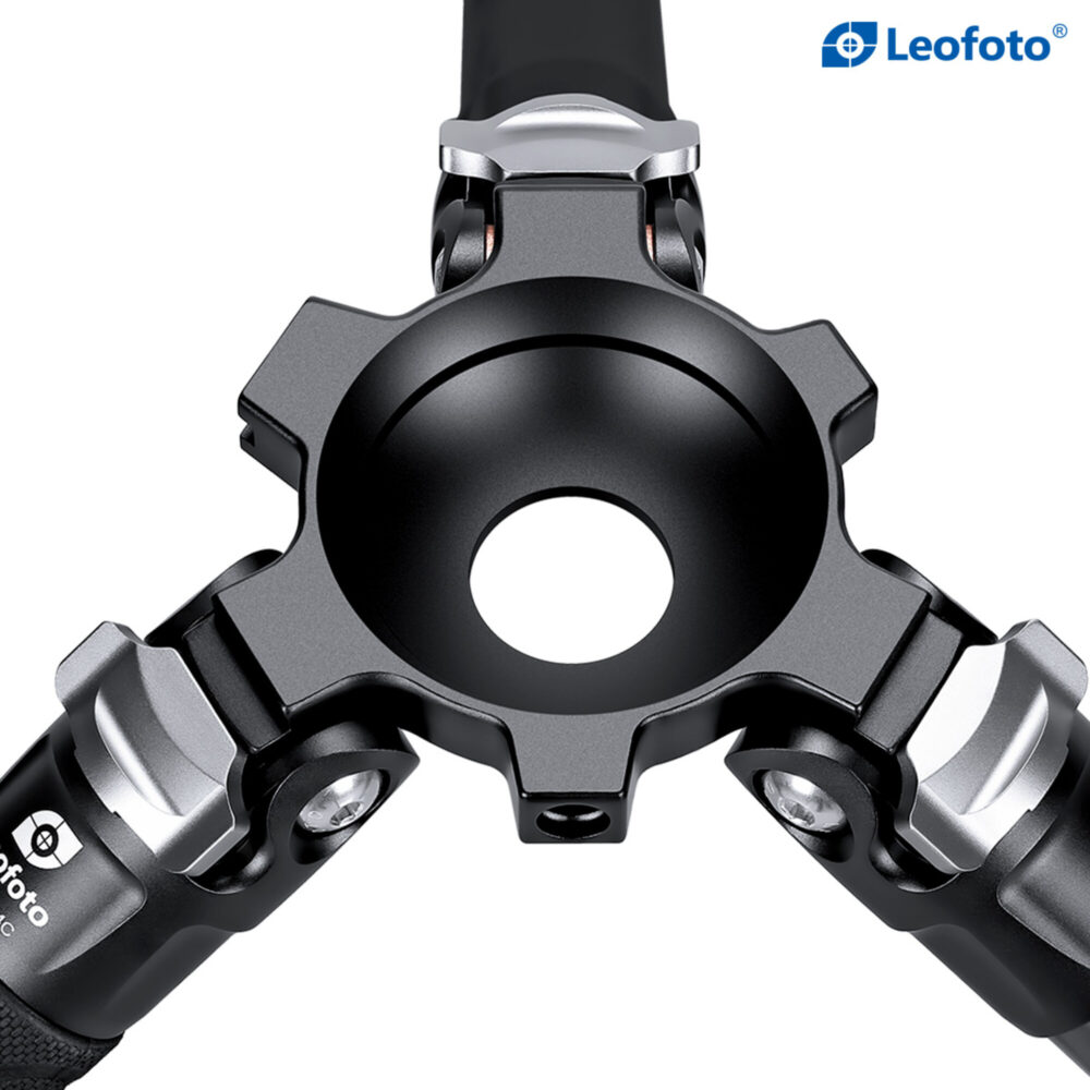 Leofoto LVM-324C Tripod detail van halbschaal met uitsparing en bevestigingspunten