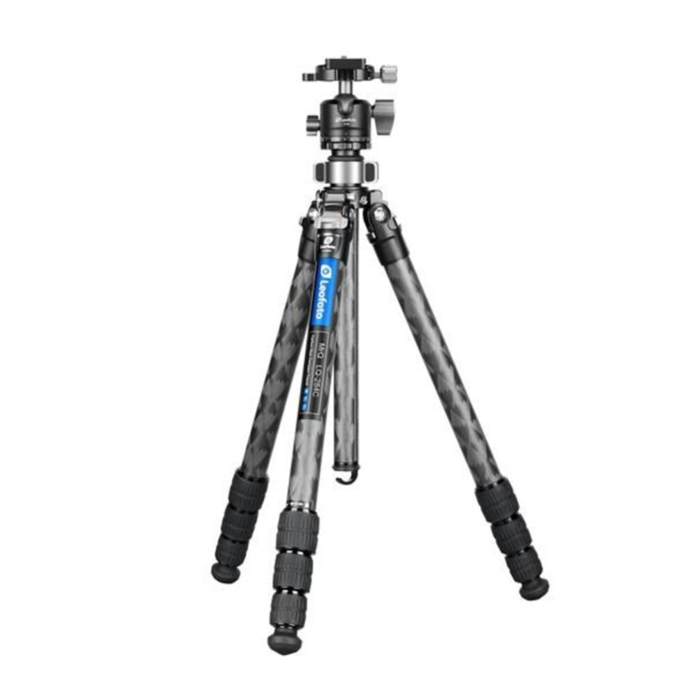 Leofoto LQ-284C Tripod carbon Mr. Q volledig uitgeklapt met LH-30 kogelkop en uitgeschoven middencolom op witte achtergrond.