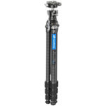 Leofoto LY-224C Tripod carbon zwart ingeschoven met drie poten en blauwe Leofoto-markering op witte achtergrond.