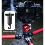 Leofoto LY-224C Tripod gele versie met camera bij zonsondergang boven zee voor reisfotografie.