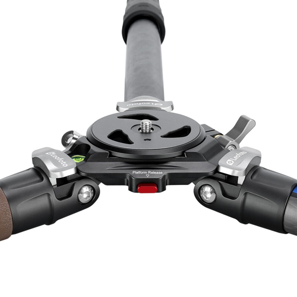 Leofoto LN-404C Tripod close-up van gemonteerde halfschaal voor videoneiger met dubbele waterpas en klemhendels.