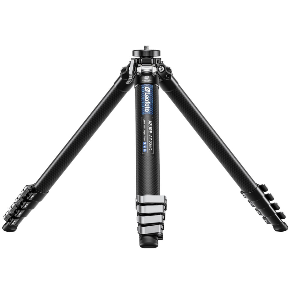 Leofoto AZ-235C Tripod vooraanzicht met hoog uitgeklapte poten en verlengde middenkolom