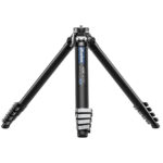 Leofoto AZ-235C Tripod vooraanzicht met hoog uitgeklapte poten en verlengde middenkolom