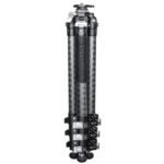 Leofoto LV-324C Tripod ingeklapt zijaanzicht als compact reisstatief met samengevouwen poten