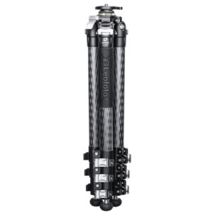 Leofoto LV-324C Tripod ingeklapt zijaanzicht als compact reisstatief met samengevouwen poten