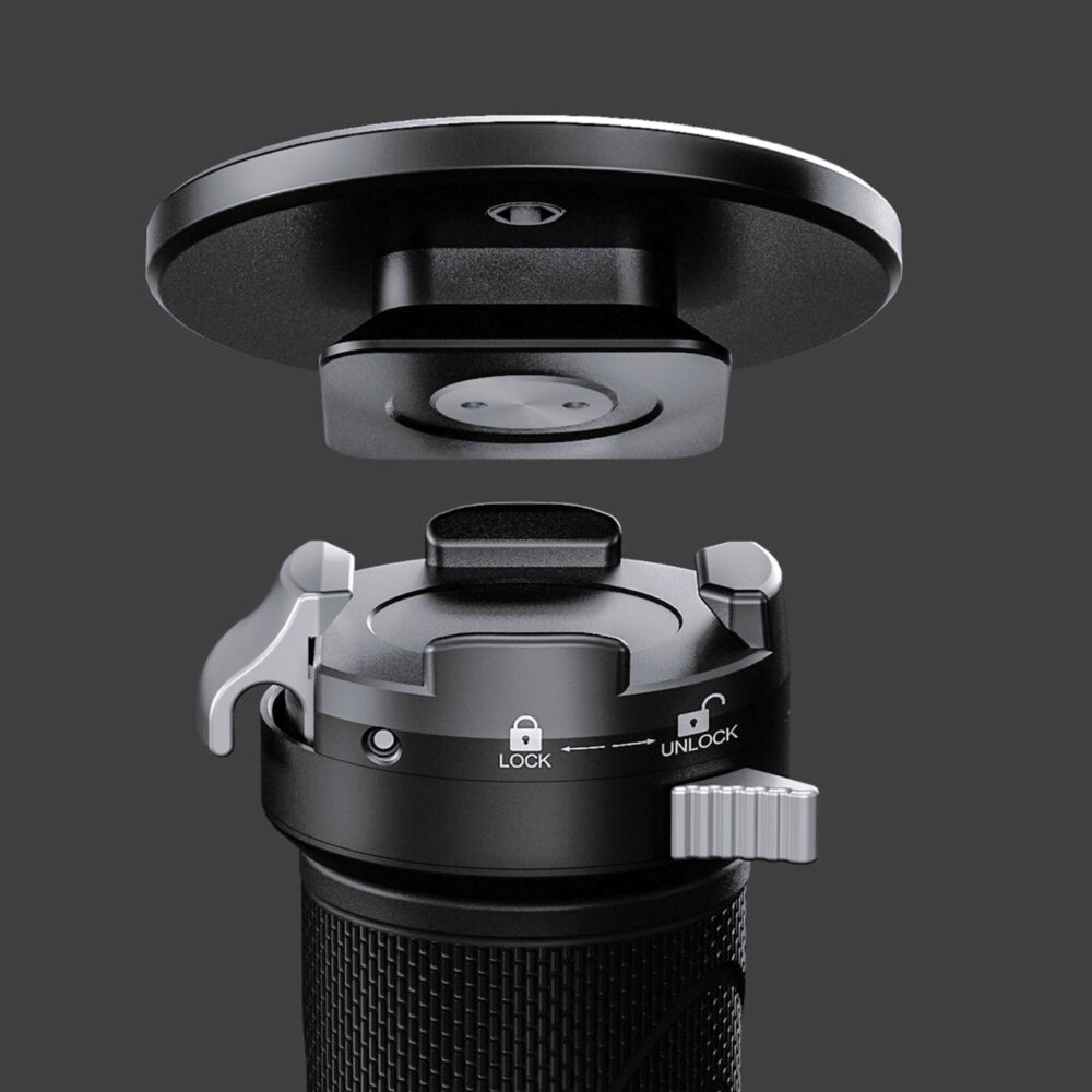 Leofoto MV-324C Monopod detail van lange panhendel met schroefgaten voor extra accessoires