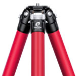 Leofoto LA-284C Tripod close-up van statiefschouder en pootaanzet met Leofoto-logo