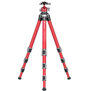Leofoto LA-284C Tripod volledig opgesteld met LH-30 balhoofd in Athena rood