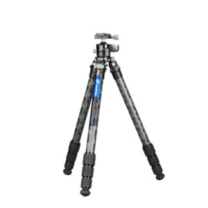 Leofoto LQ-324C Tripod carbon Mr.Q-statief volledig uitgeklapt met LH-40 kogelkop op witte achtergrond.