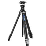Leofoto AZ-204C Tripod schuin opgesteld met poten deels uitgeschoven
