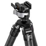 Leofoto SA-324CLX Geweerstatief close-up van statiefschouder met rozetplatform en zilveren MA-40X klem