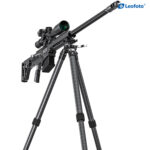 Leofoto ST-324CL Carbon Statief geweer gemonteerd op statief in staande schiethouding