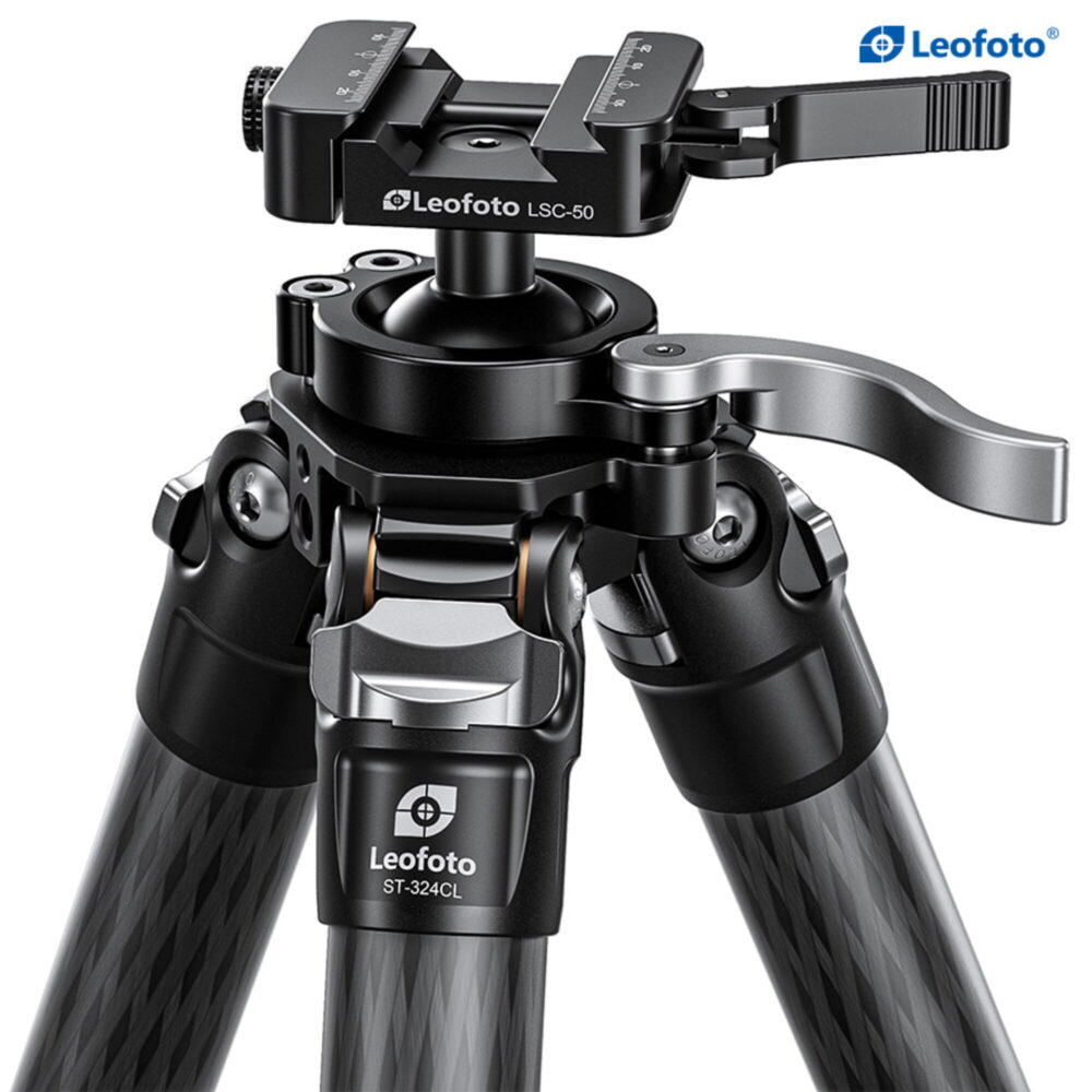 Leofoto ST-324CL Carbon Statief close-up van statiefkop met nivelleerkogel en vergrendelhefboom