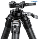 Leofoto ST-324CL Carbon Statief close-up van statiefkop met nivelleerkogel en vergrendelhefboom