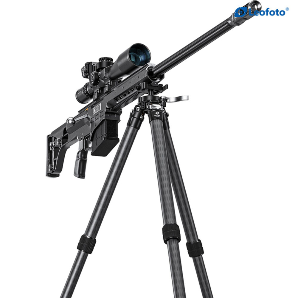 Leofoto ST-324C Tripod geweer gemonteerd op statief in staande schiethouding