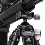 Leofoto SK-324C Tripod detail van de klem en bedieningsknoppen bij de geweeropname