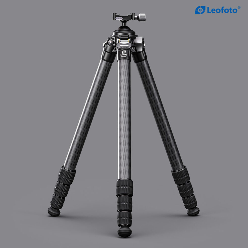 Leofoto SK-324C Tripod productfoto van statief volledig uitgeklapt op neutrale achtergrond