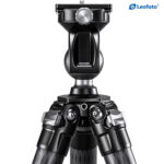 Leofoto SA-364C Tripod bovenaanzicht van MH-50 balhoofd met Arca-Swiss klem