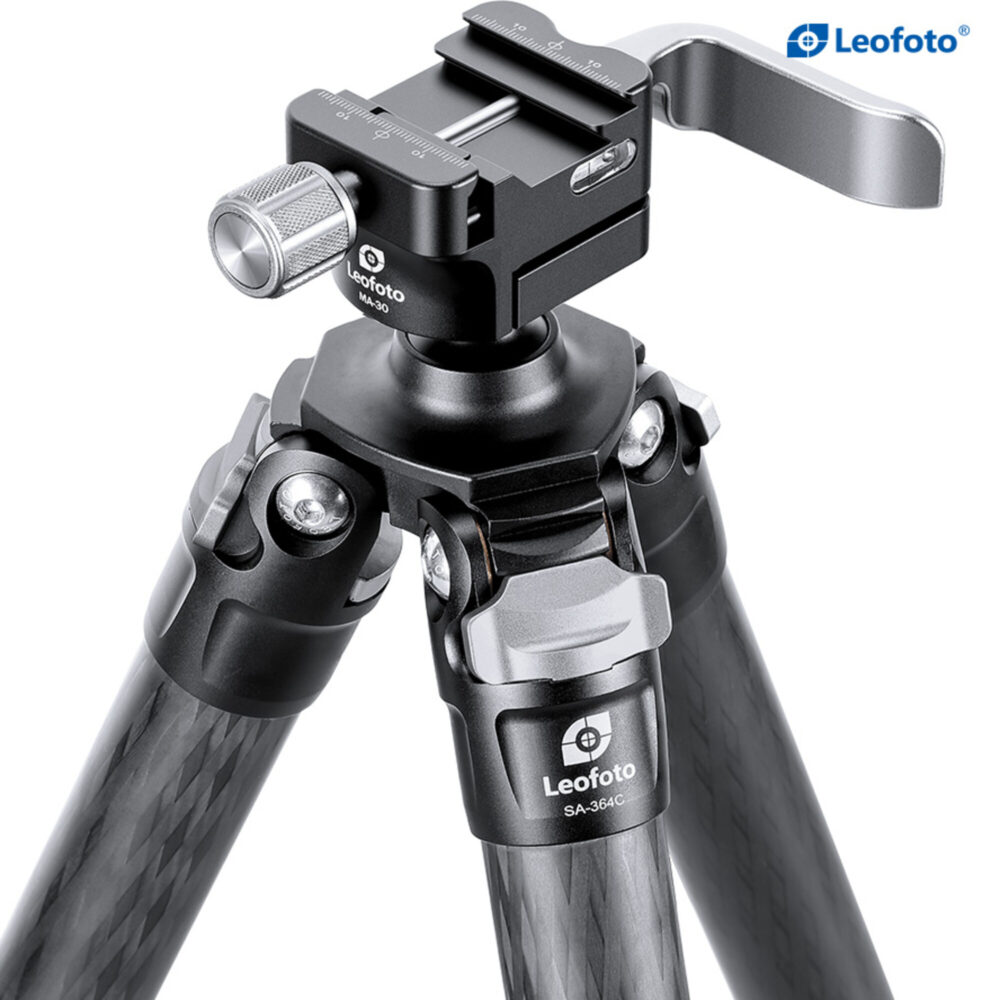 Leofoto SA-364C Tripod detail van MA-30 kop gemonteerd op statiefkruin