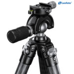 Leofoto SA-324C Tripod zijaanzicht van kogelkop op statief met vergrendelknoppen
