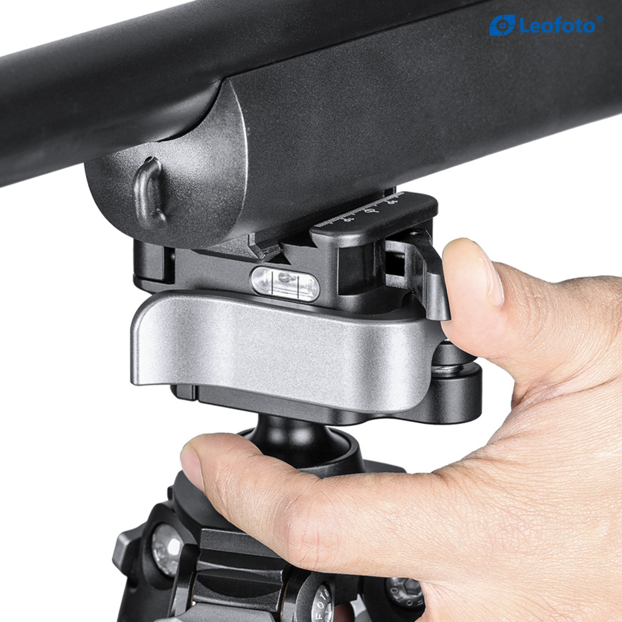 Leofoto SA-324C Tripod detail van de Picatinny/Arca-Swiss klem met snelspanhendel, handbediening