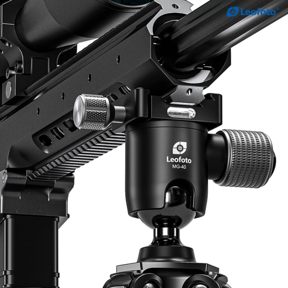 Leofoto SA-324C tripod geweer gemonteerd op MG-40 kop, detailopname van de klem