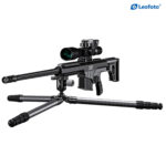 Leofoto SA-324C Dreibeinstativ low-profile opstelling met geweer op statief en breed gespreide poten