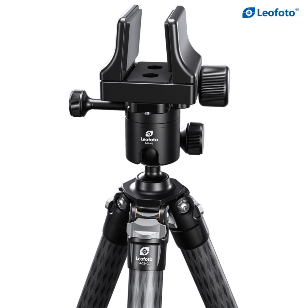 Leofoto SA-324CL Carbon Tripod statiefkop gemonteerd op statief, vooraanzicht