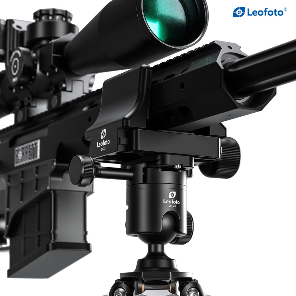 Leofoto SA-324CL Carbon Tripod geweer gemonteerd op statief met klem, detailopname