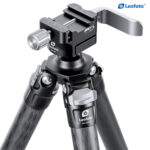 Leofoto SA-324CL Carbon Tripod zijaanzicht van de MA-30 kop met snelklemhendel op statief