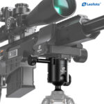 Leofoto MK-40 Balhoofd gemonteerd onder een geweer met Arca-Swiss rail, praktijkopstelling
