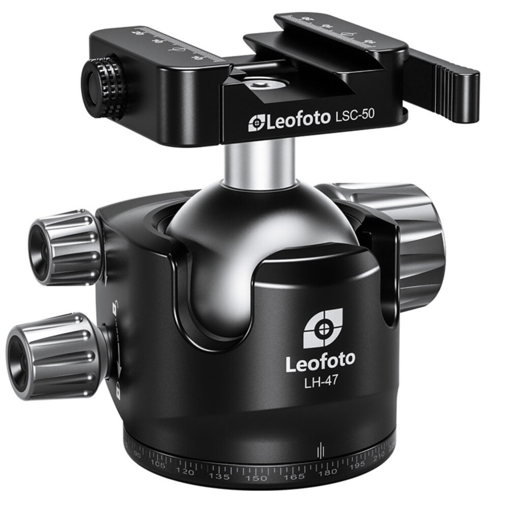 Leofoto LH-47 Balhoofd vooraanzicht met hybride Arca-Swiss/Picatinny klem en bedieningsknoppen
