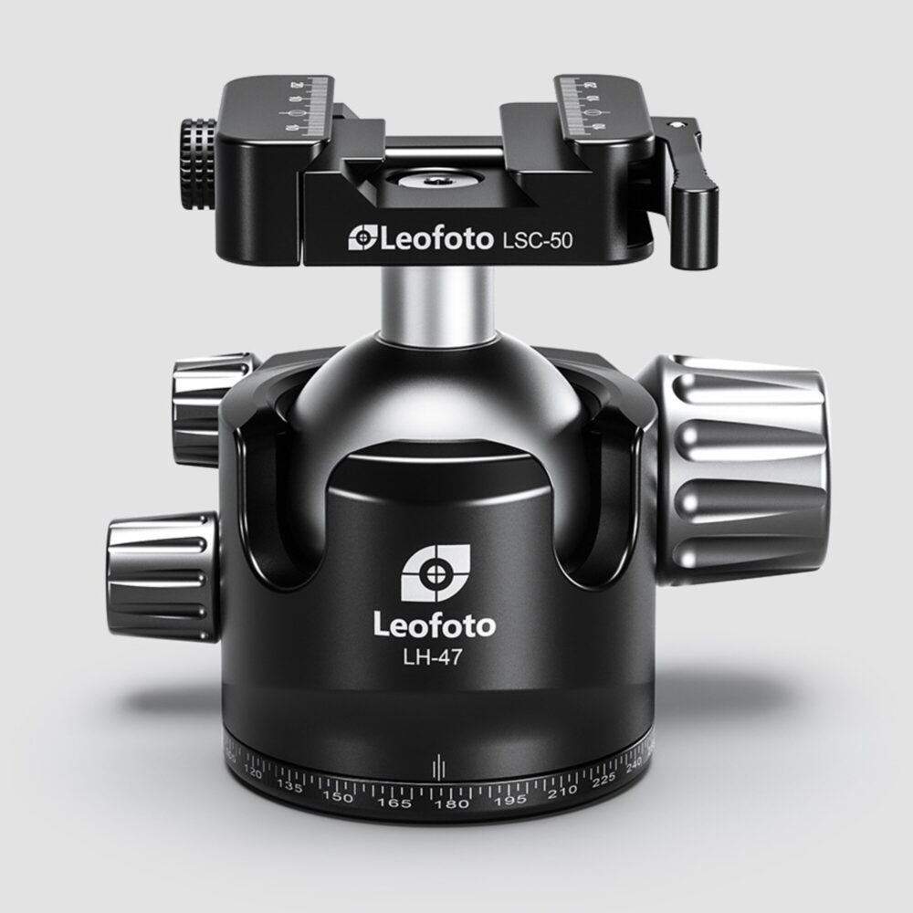 Leofoto LH-47 Balhoofd productfoto recht van voren met klem en bedieningsknoppen