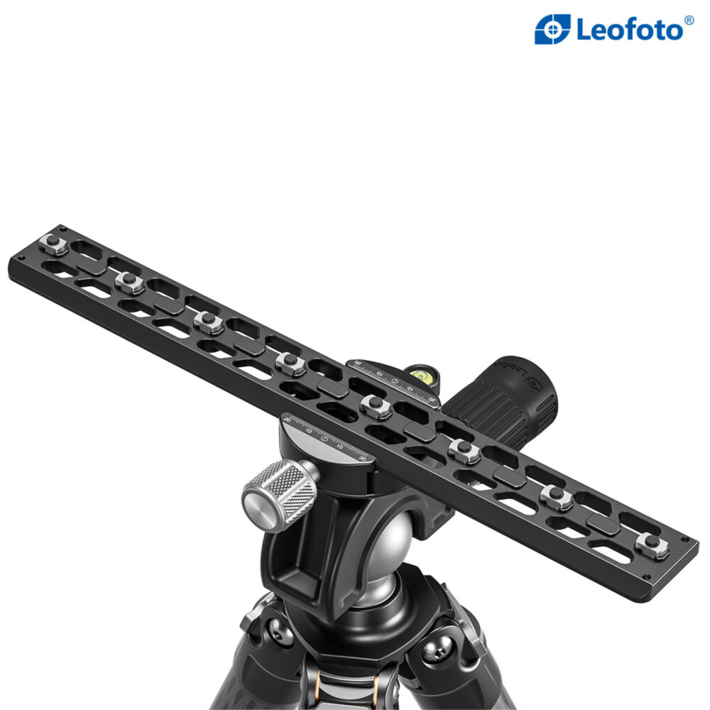 Leofoto GSP-300 Adaptersrail gemonteerd op statiefkop met Arca-Swiss klem