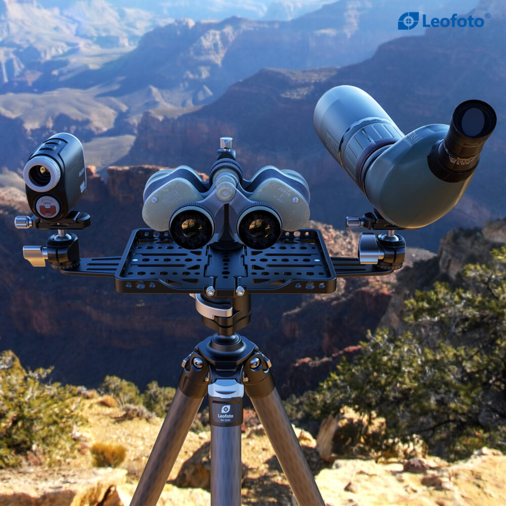 Leofoto FDM-05 Montageplatte praktijkopstelling met meerdere optieken op statief in berglandschap